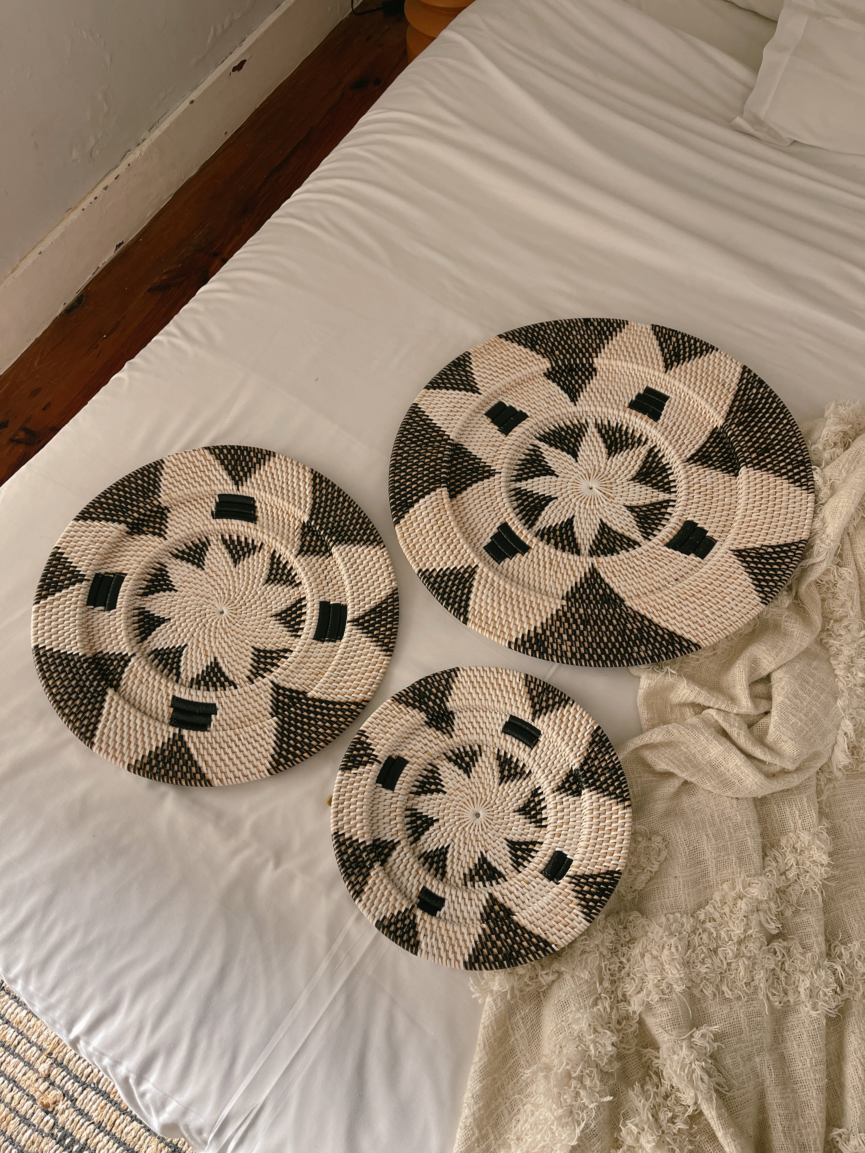 Lombok White and Black Wall Plate - 30cm