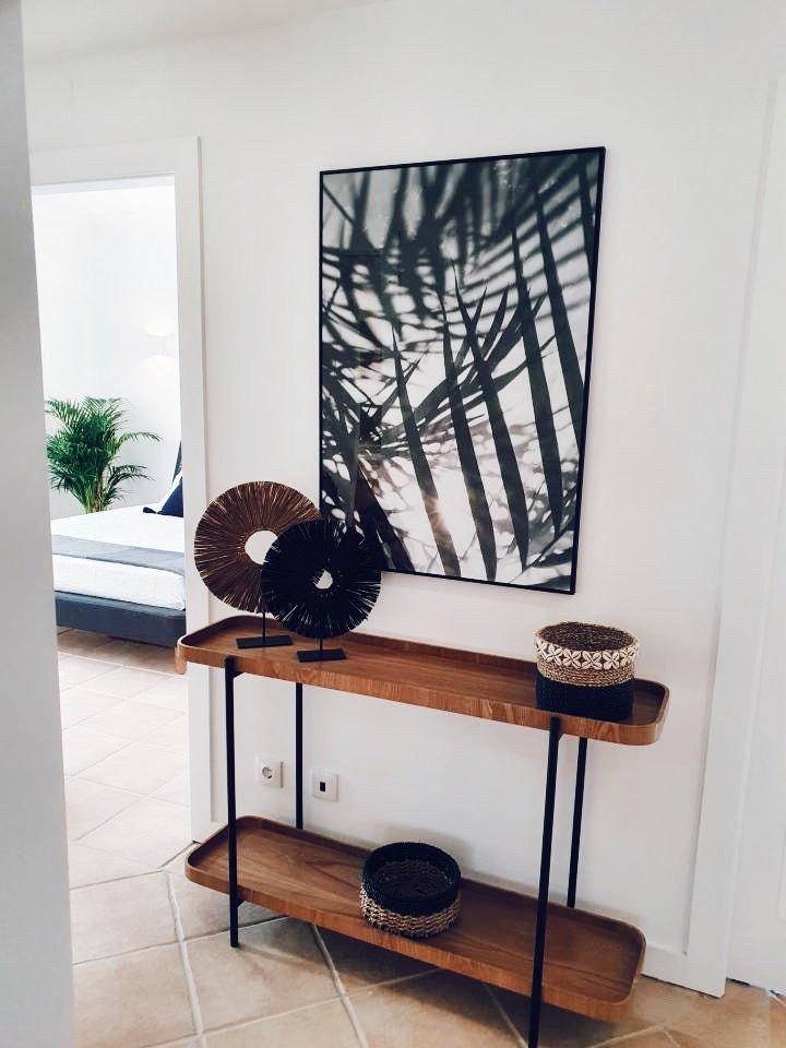 Jingga Allang Seagrass on Stand Black - S