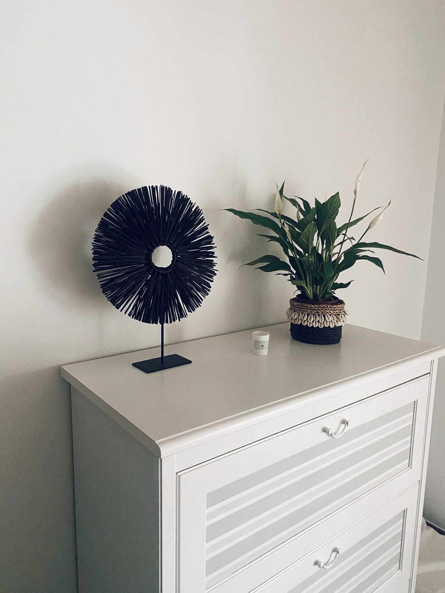 Jingga Allang Seagrass on Stand Black - S