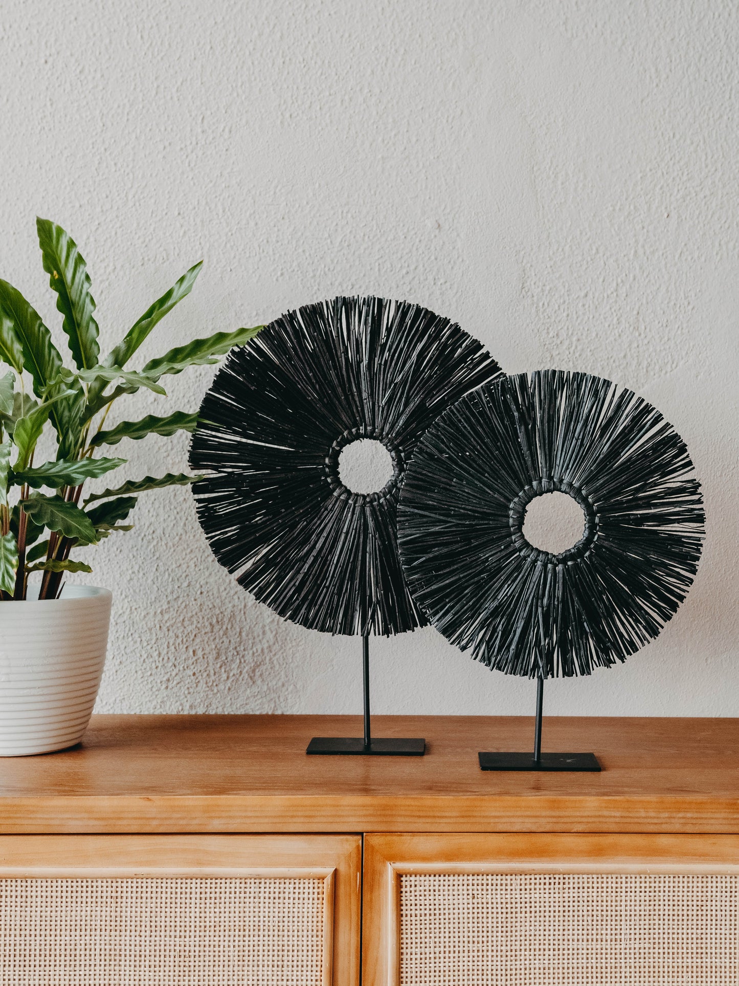 Jingga Allang Seagrass on Stand Black - S