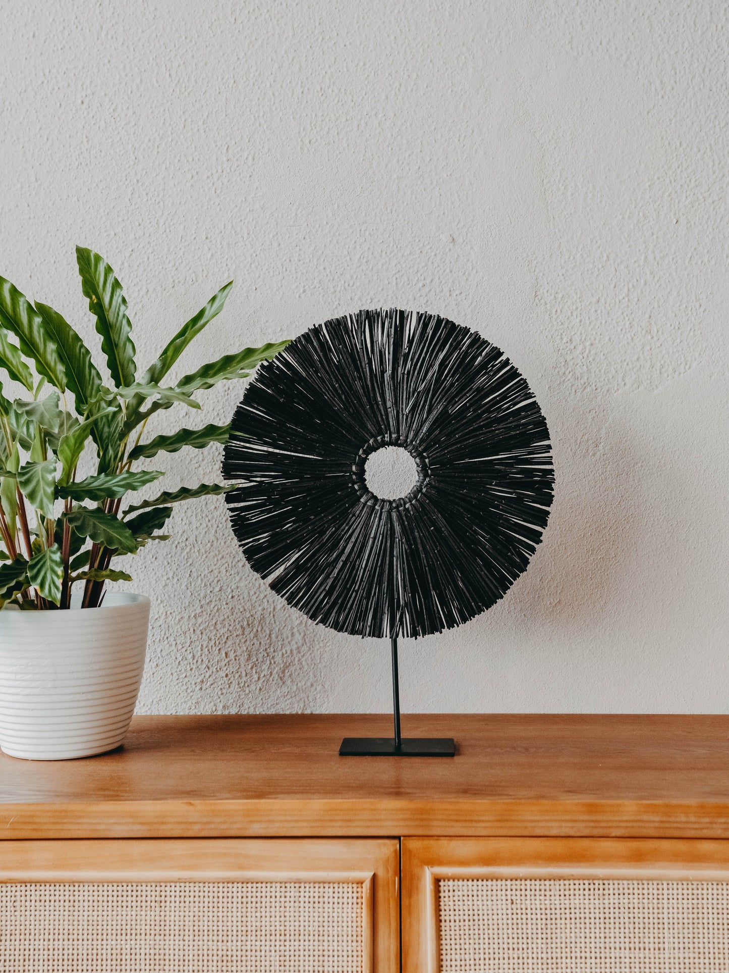 Jingga Allang Seagrass on Stand Black - M
