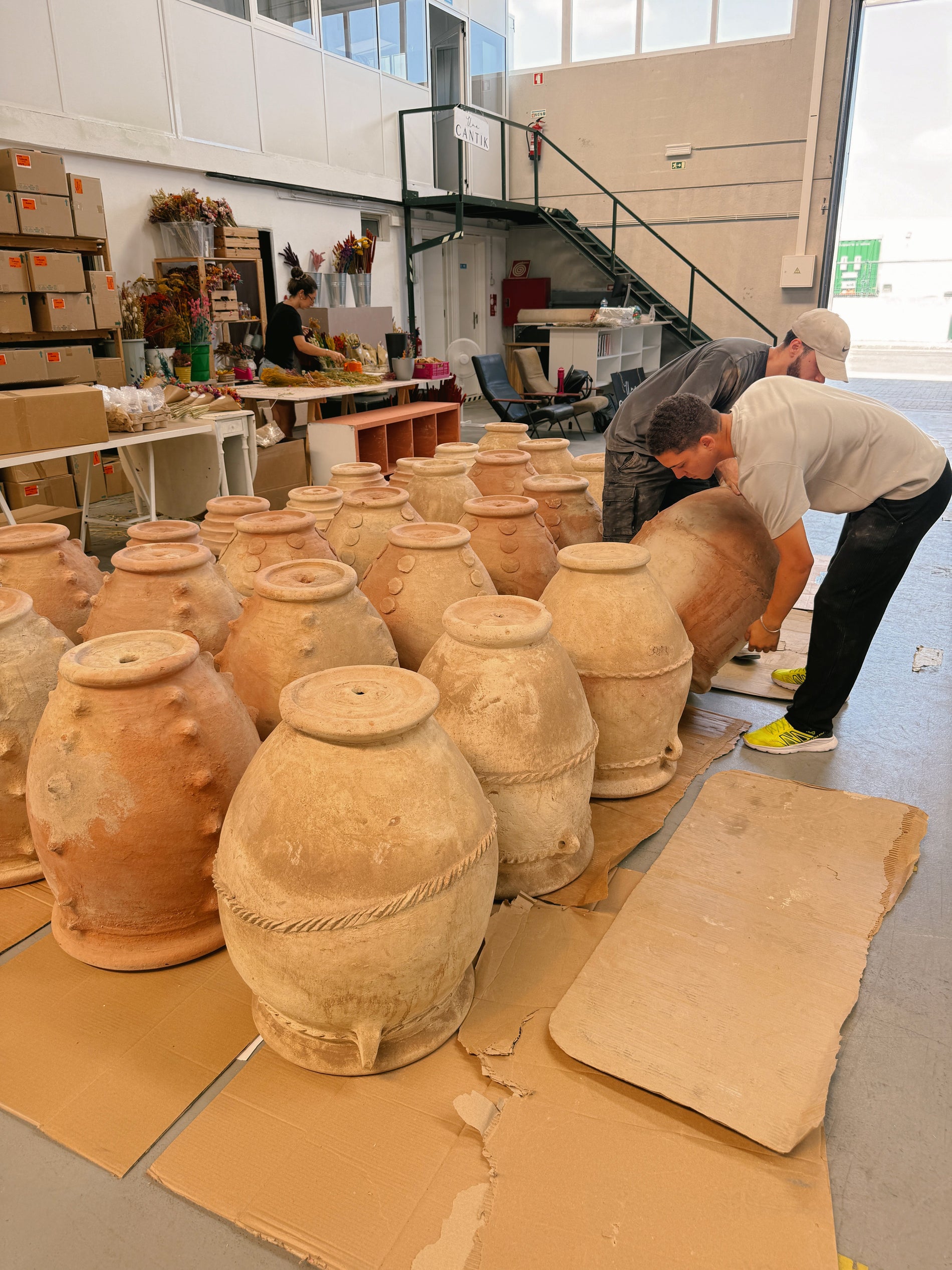 Acabaram de chegar 🤎 Os potes artesanais que todos esperavam!