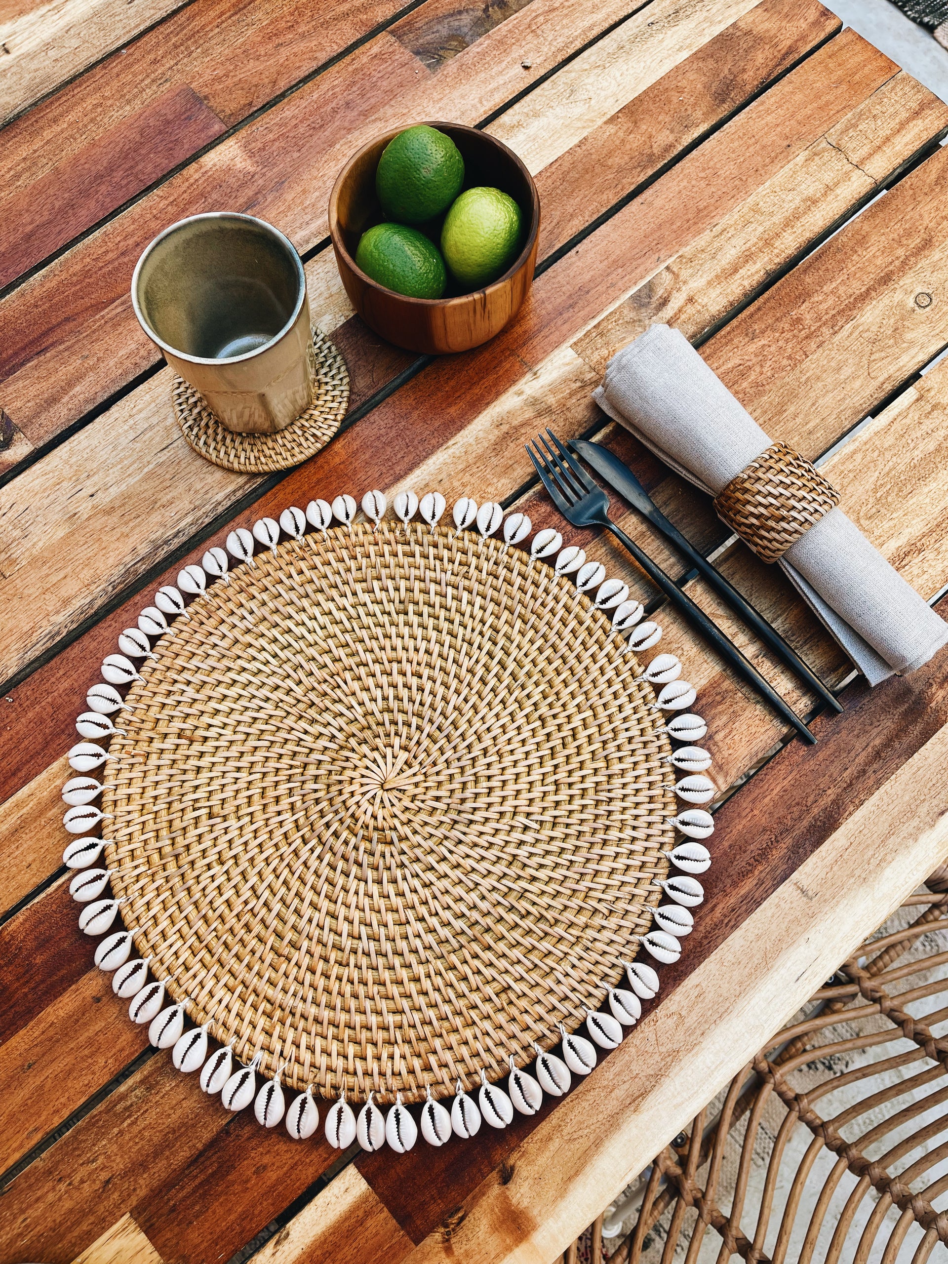 set up your dining table: coaster, bowl, placemat, napkin holder all made by natural materials