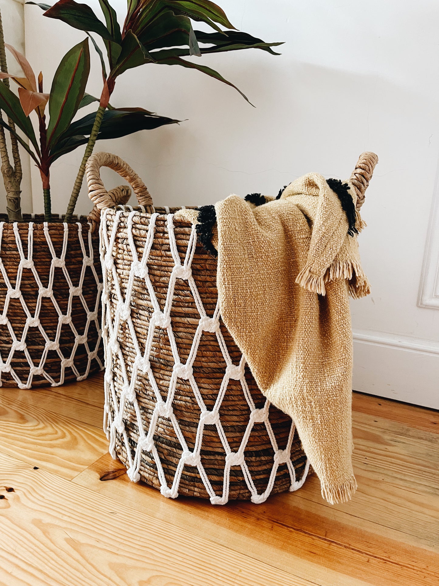 Cabalaki Basket White Pattern - L